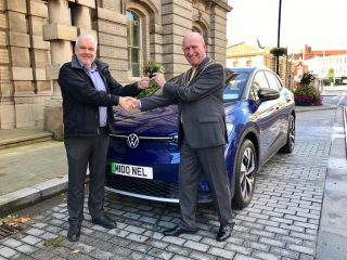 Chris Whitfield, assistant fleet manager, hands over the keys of the new electric car to the Mayor