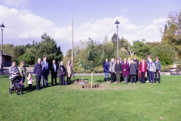 Cllrs, staff and Shreeve family at the tree planting in Peoples Park