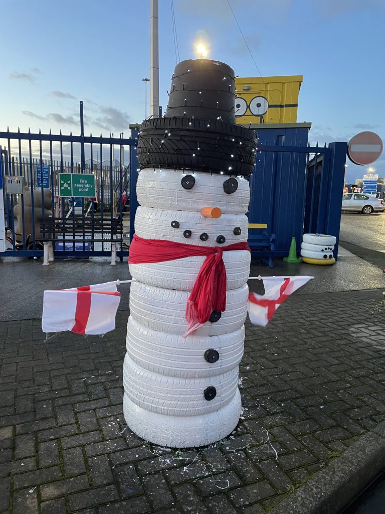 tyre snowman