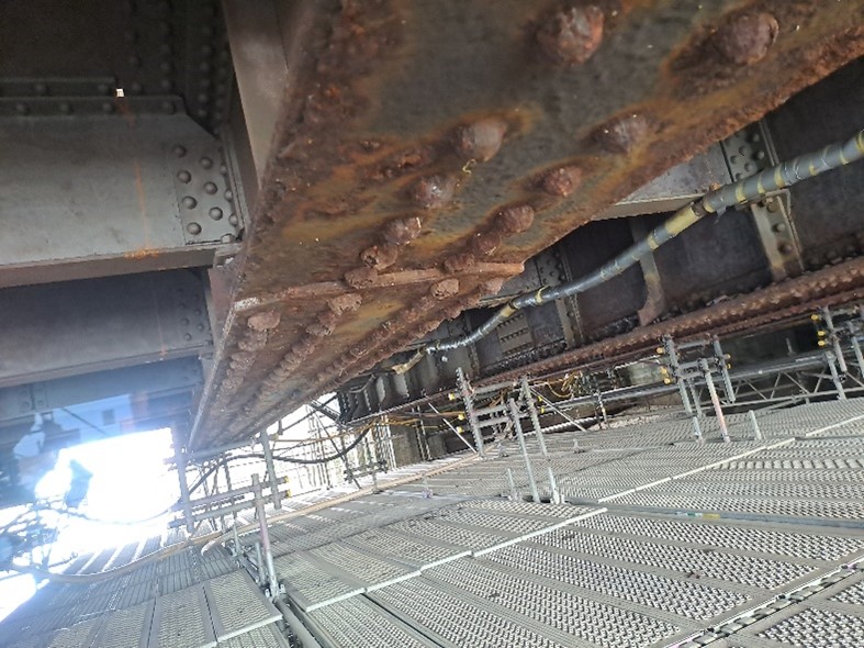 Underside of the bridge part grit blasted