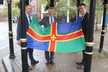 Council leaders with Lincolnshire Flag in Brigg