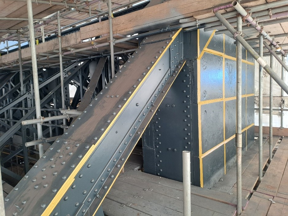 A photo of the painting works under the control room of corporation bridge