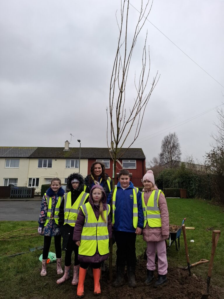 Children tree planting