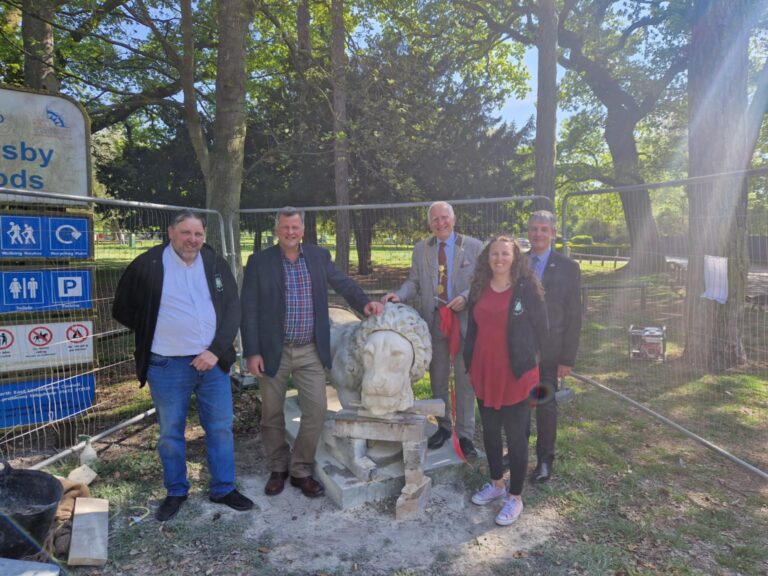 Roar-some! Weelsby Woods lions finally reunited after masonry repairs
