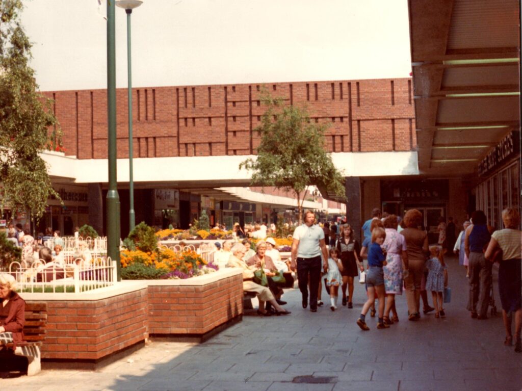 Riverhead Shopping Centre, Grimsby, c1977. North East Lincolnshire Archives Reference: 45/901.