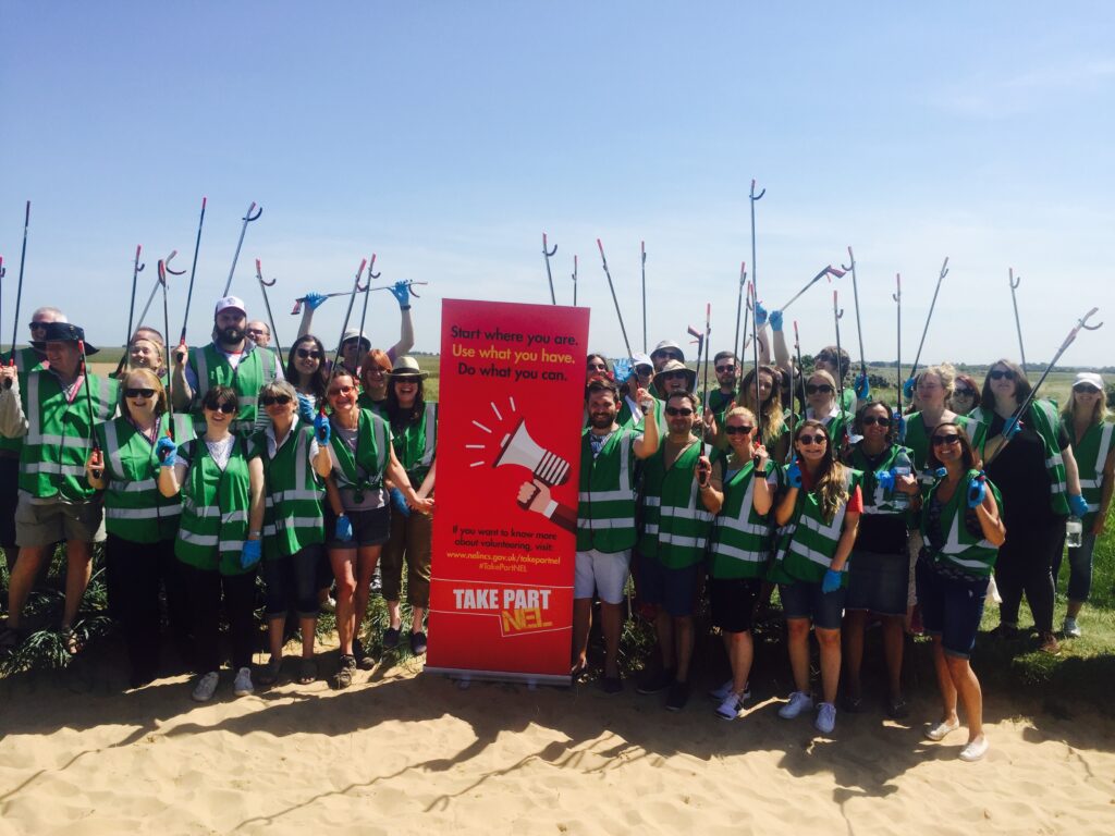Group of volunteers on te beach